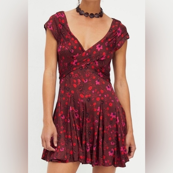 Chic Floral Wrap Dress in Red and Pink - Picture 1 of 5